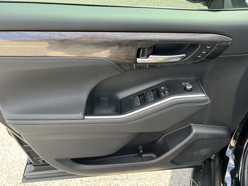 New 2026 Toyota Highlander Limited AWD/4WD image 11