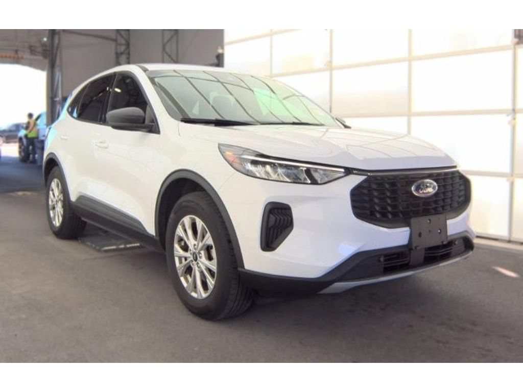 Used 2025 Ford Escape Active AWD/4WD image 2