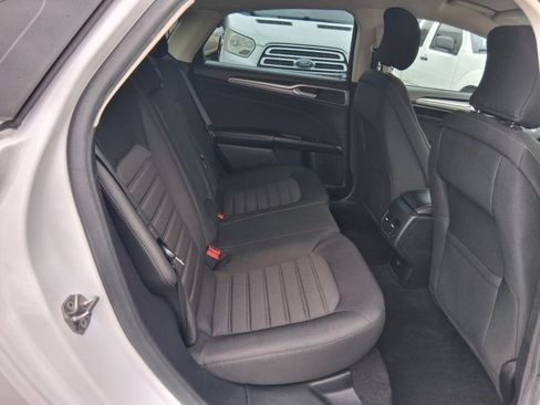 Used 2019 Ford Fusion SE FWD image 9