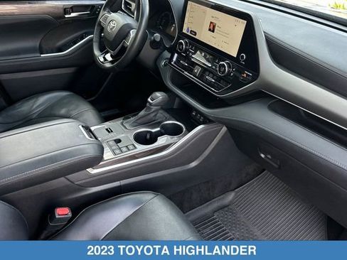 Used 2023 Toyota Highlander Limited AWD/4WD image 19