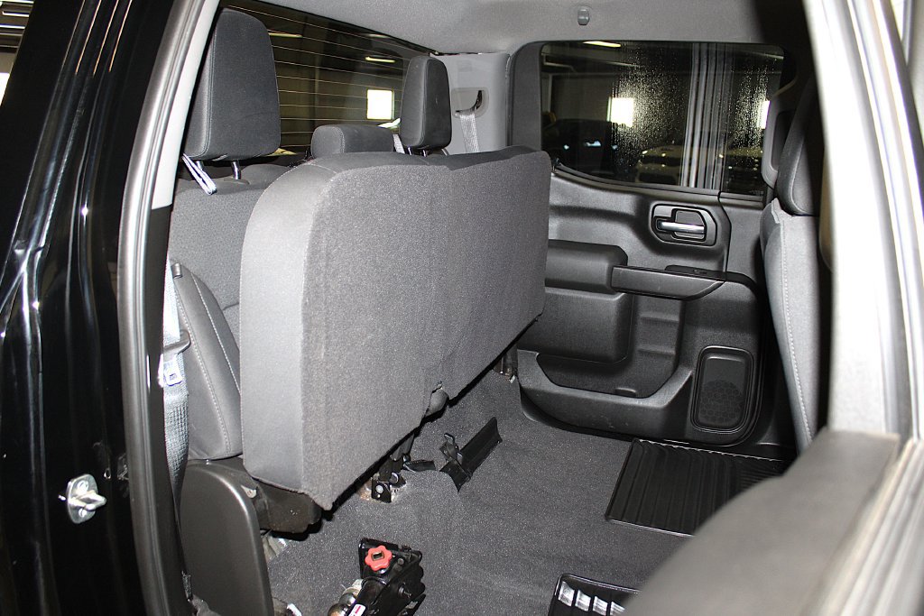 Used 2020 Chevrolet Silverado 1500 Custom w/ Custom Value Package AWD/4WD image 33