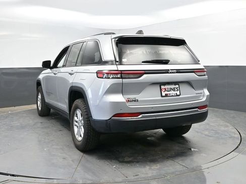 Used 2024 Jeep Grand Cherokee Laredo AWD/4WD image 12