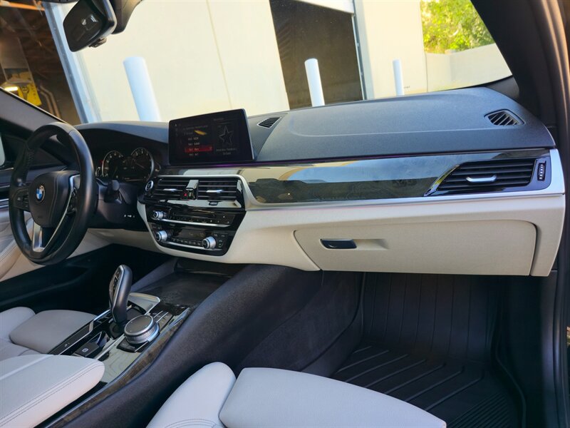 Used 2019 BMW 540i w/ Convenience Package RWD image 25