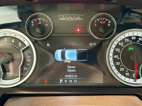 Used 2017 RAM 2500 Laramie w/ Convenience Group image 11