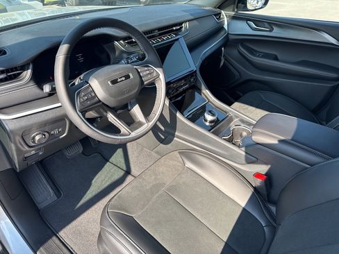 New 2025 Jeep Grand Cherokee L Altitude image 35