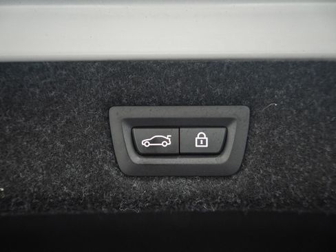 Used 2018 BMW M550i xDrive image 10