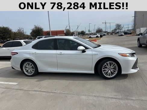 Used 2020 Toyota Camry XLE image 2