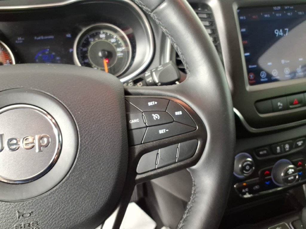 Used 2019 Jeep Cherokee Trailhawk w/ Cold Weather Group AWD/4WD image 16