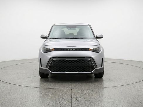 Used 2025 Kia Soul LX w/ LX Technology Package FWD image 2