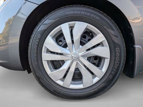 Used 2021 Nissan Versa S image 21