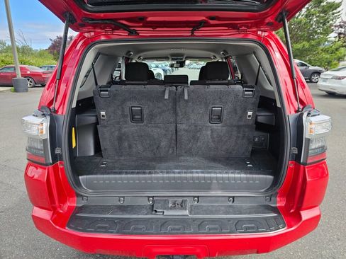 Used 2022 Toyota 4Runner SR5 AWD/4WD image 18
