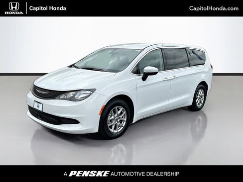 Used 2022 Chrysler Voyager LX FWD image 1