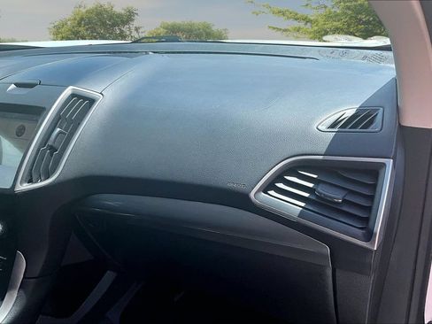 Used 2019 Ford Edge SEL w/ Equipment Group 201A FWD image 16