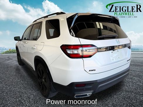 Used 2023 Honda Pilot Elite image 4