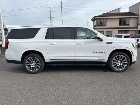 Used 2025 GMC Yukon XL Denali AWD/4WD image 6
