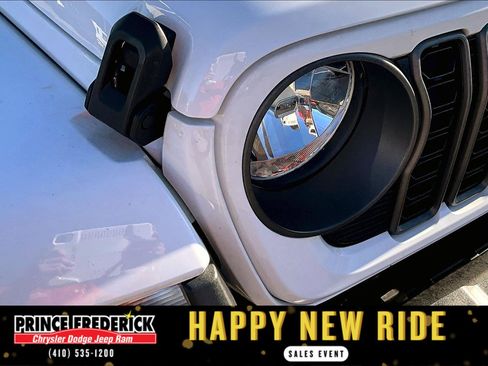 Used 2024 Jeep Gladiator Sport image 25