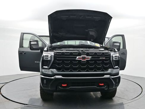 Used 2025 Chevrolet Silverado 2500 ZR2 w/ Technology Package image 40
