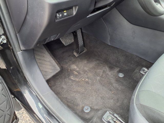 Used 2025 Toyota RAV4 XLE AWD/4WD image 21