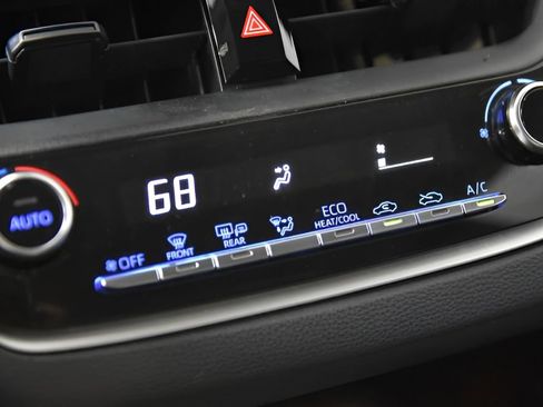 Used 2021 Toyota Corolla LE FWD image 26