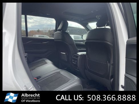 New 2025 Jeep Grand Cherokee Altitude image 17