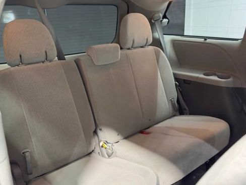 Used 2020 Toyota Sienna LE FWD image 16