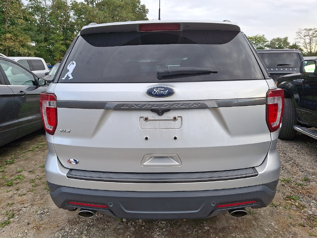 Used 2019 Ford Explorer XLT w/ Equipment Group 202A FWD image 5