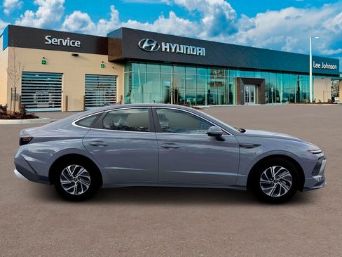New 2026 Hyundai Sonata Blue FWD image 9