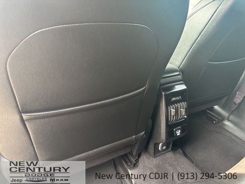 Used 2024 Jeep Compass Latitude AWD/4WD image 11