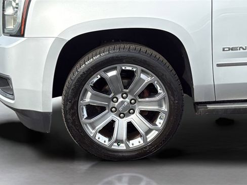 Used 2015 GMC Yukon Denali w/ Premium Package image 9