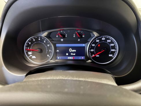 Used 2024 GMC Terrain SLT image 30