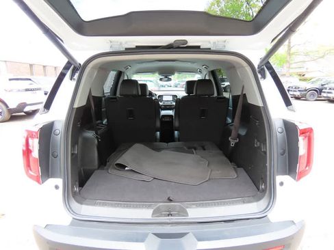Used 2023 GMC Acadia SLT AWD/4WD image 13