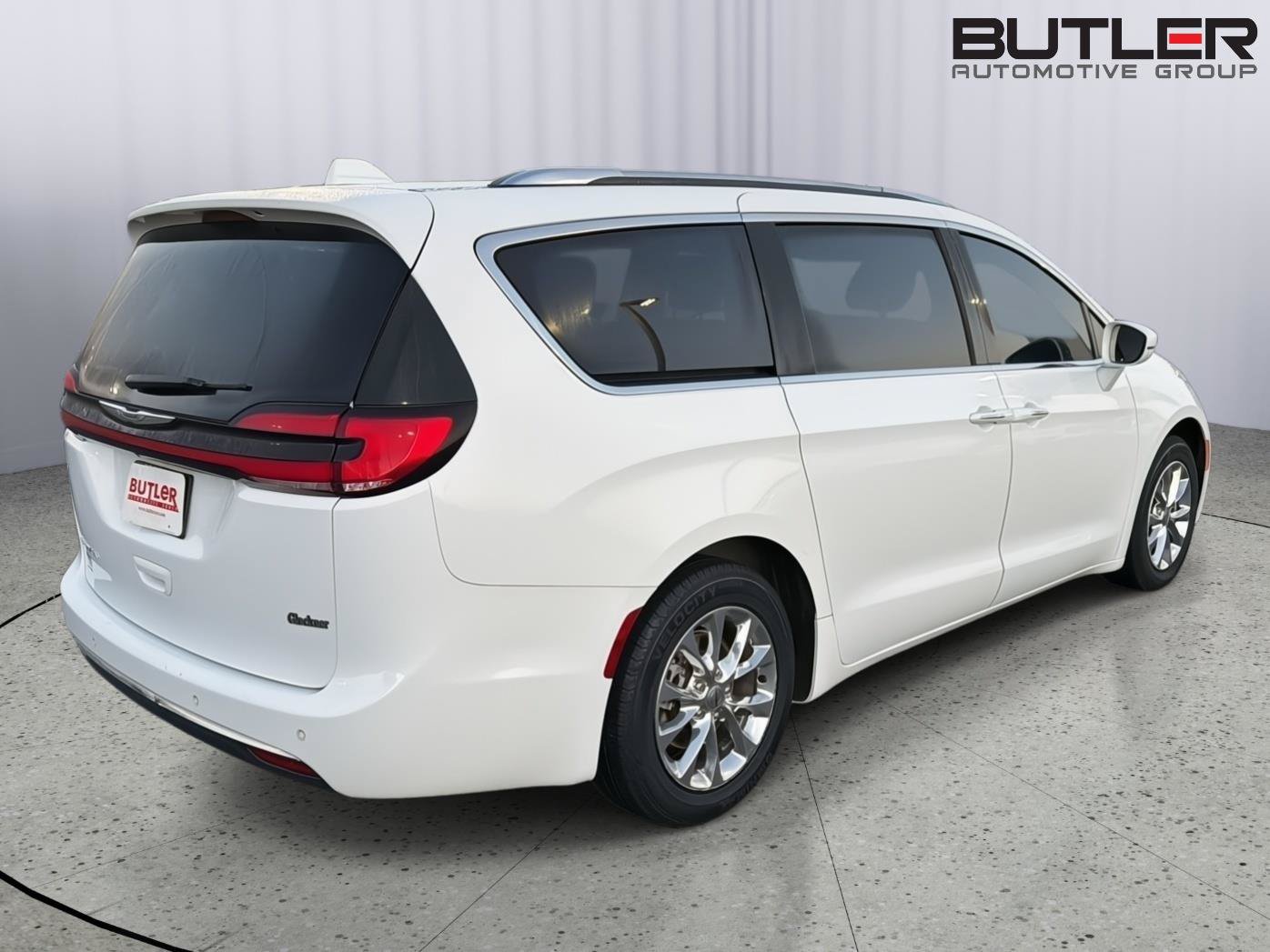 Used 2021 Chrysler Pacifica Touring-L FWD image 6