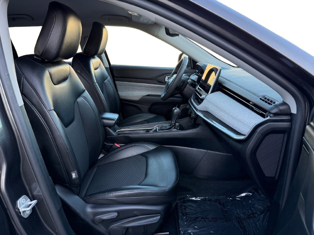 Used 2022 Jeep Compass Latitude FWD image 18
