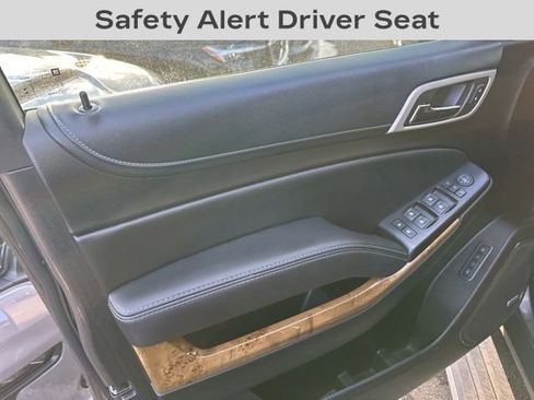 Used 2016 GMC Yukon XL Denali w/ Open Road Package image 7