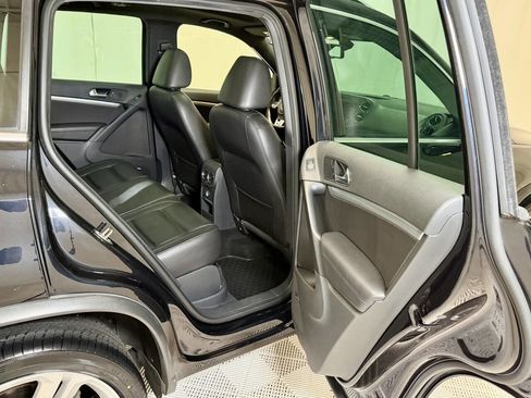 Used 2014 Volkswagen Tiguan S image 28