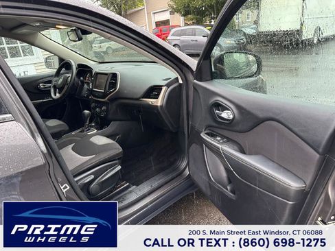 Used 2014 Jeep Cherokee Latitude w/ Cold Weather Group image 13