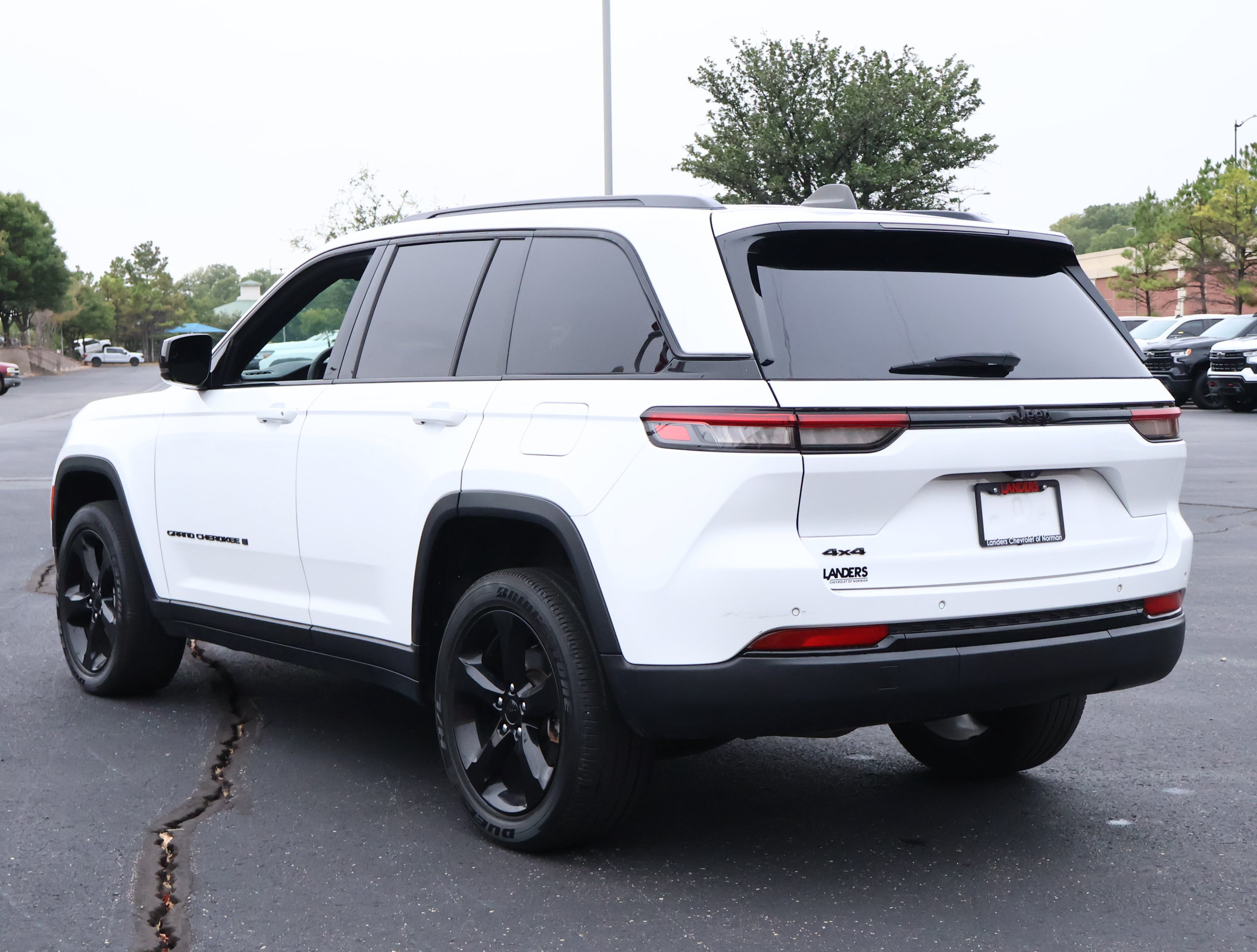 Used 2023 Jeep Grand Cherokee Altitude AWD/4WD image 8