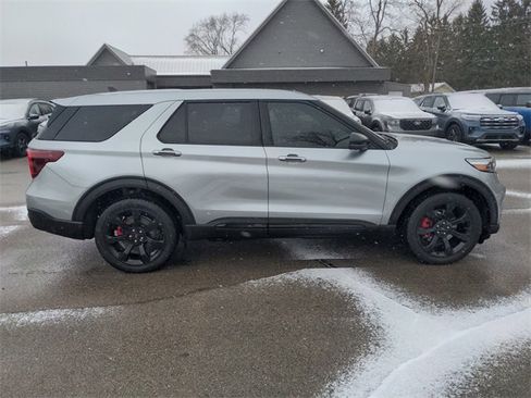 Certified 2022 Ford Explorer ST w/ Equipment Group 401A image 6