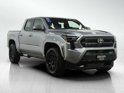 Used 2025 Toyota Tacoma SR5 image 7
