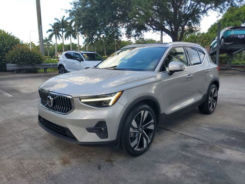 Certified 2023 Volvo XC40 B5 Ultimate w/ Protection Package Premier AWD/4WD image 3
