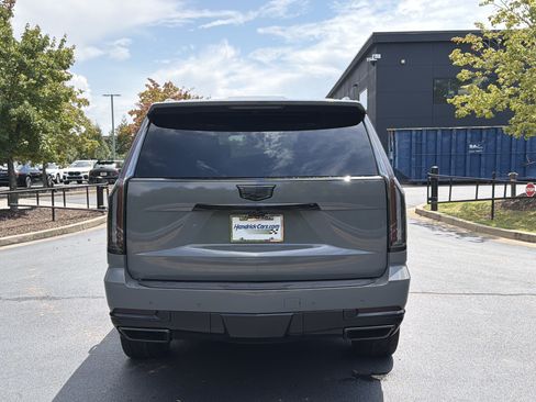 Used 2026 Cadillac Escalade Platinum Sport w/ LPO, Floor Liner Package AWD/4WD image 17