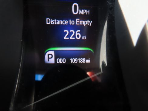 Used 2015 Toyota Avalon XLE image 16