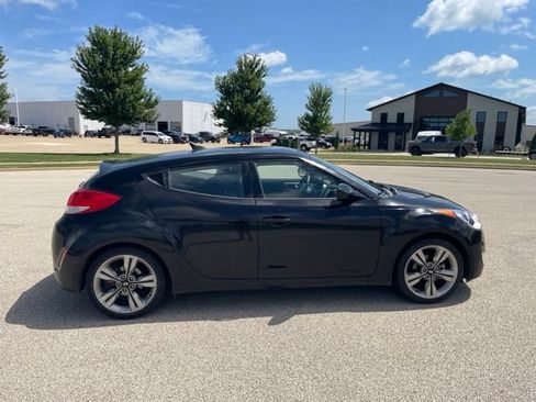 Used 2016 Hyundai Veloster w/ Option Group 03 FWD image 2