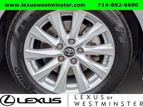 Used 2018 Toyota Camry LE FWD image 13