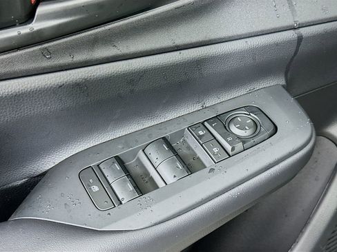 New 2026 Toyota Prius Plug-In Hybrid FWD image 18