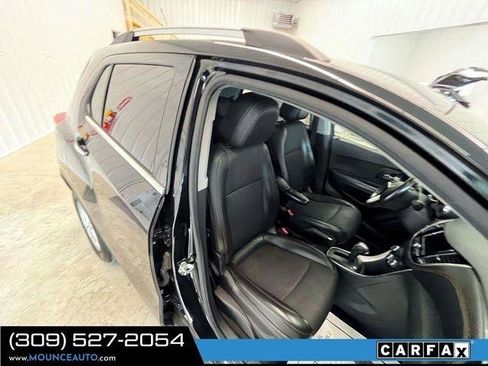 Used 2020 Chevrolet Trax LT w/ LT Convenience Package image 6