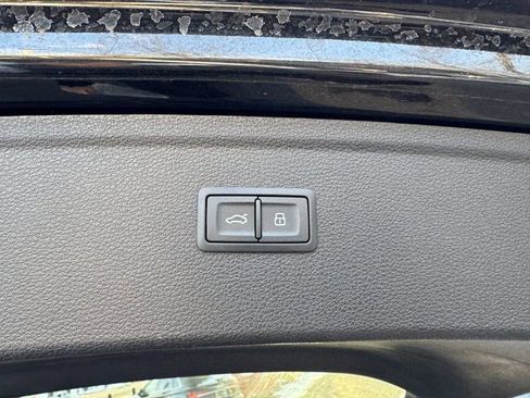 Certified 2025 Audi Q5 2.0T Premium w/ Convenience Plus Package image 33