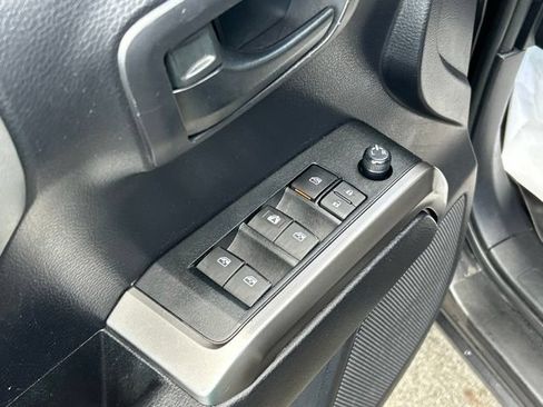 Used 2020 Toyota Tacoma SR5 AWD/4WD image 22
