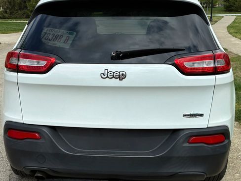 Used 2014 Jeep Cherokee Latitude w/ Cold Weather Group FWD image 5