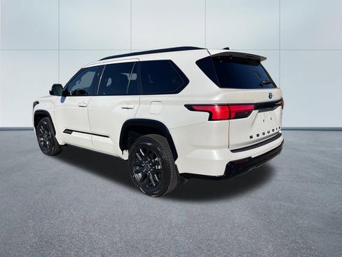 Used 2023 Toyota Sequoia Platinum image 7